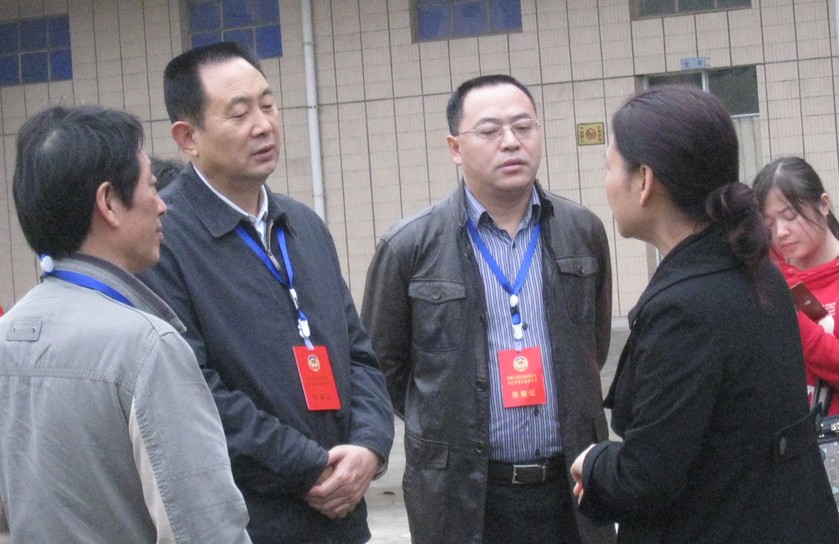內江市政協副主席黃忠蒞臨我公司視察.jpg 內江市政協副主席黃忠蒞臨我公司視察.jpg