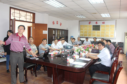 省科青聯組織青年科學家到梓橦宮藥業考察1.jpg
